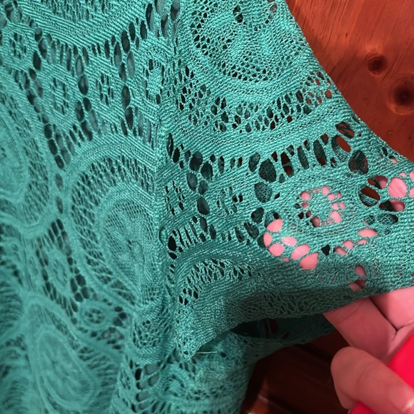 Ladies large green lace top - Picture 3 of 5